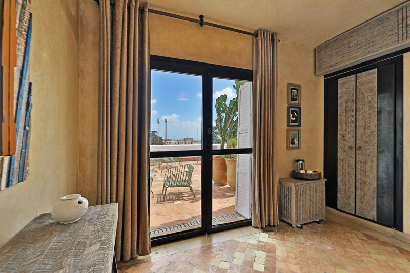 Réservez la chambre Pacha de Madada Mogador avec vue mer et terrasse